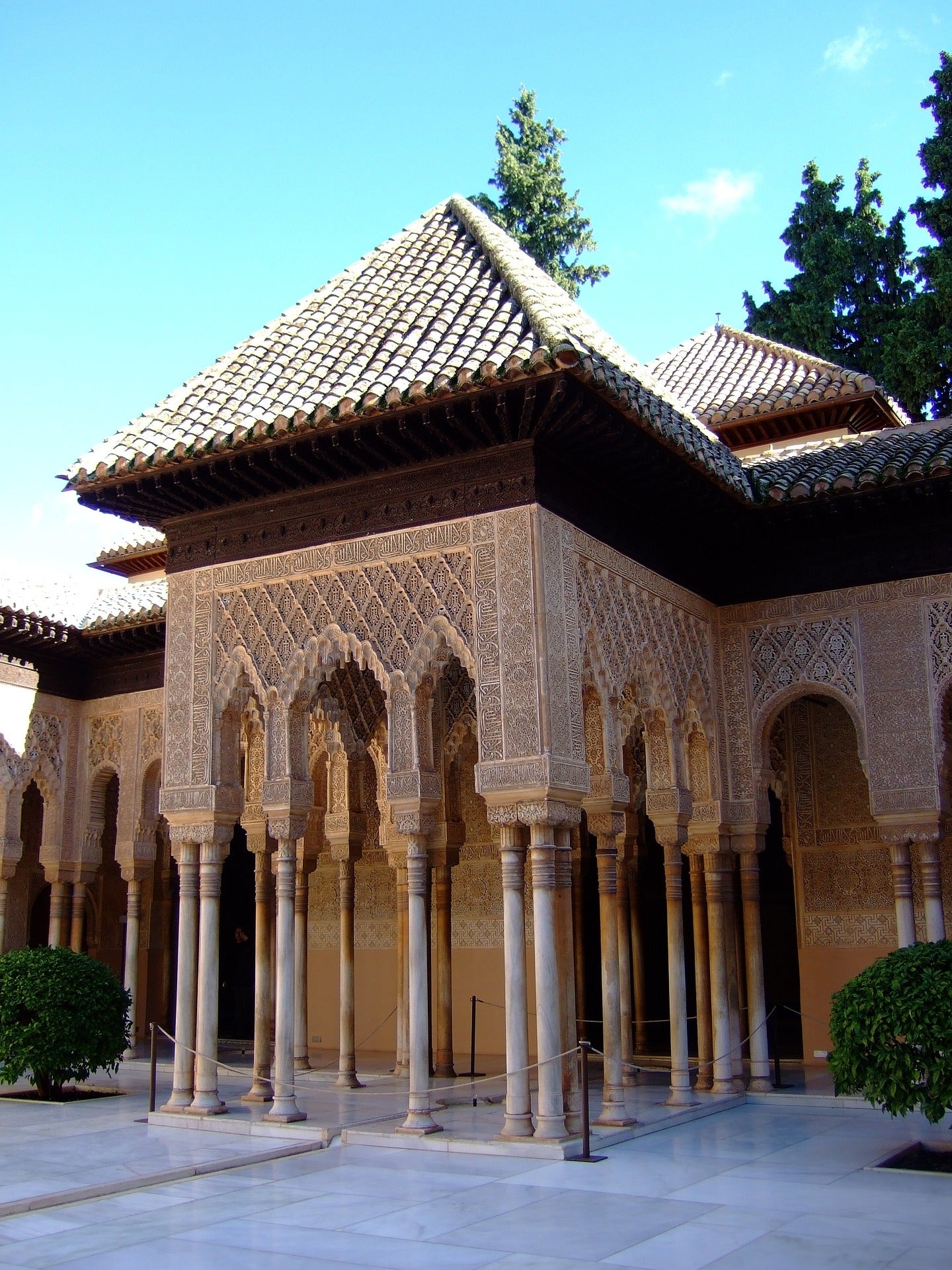 files/alhambra-256329_1920.jpg